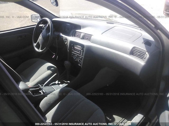 4T1BG22K81U020064 - 2001 TOYOTA CAMRY CE/LE/XLE SILVER photo 5