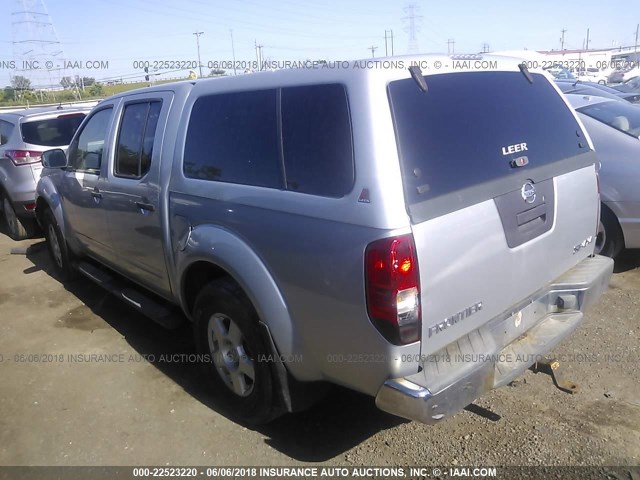 1N6AD07W16C406277 - 2006 NISSAN FRONTIER CREW CAB LE/SE/OFF ROAD SILVER photo 3