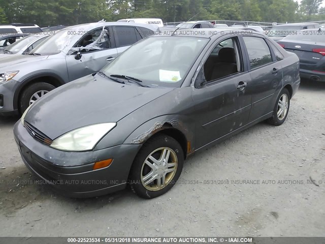 1FAFP34P62W205620 - 2002 FORD FOCUS SE/SE COMFORT GRAY photo 2