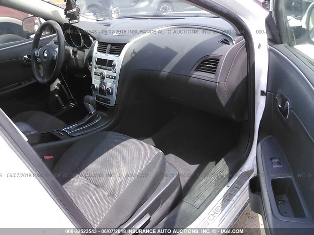 1G1ZC5EB2AF197993 - 2010 CHEVROLET MALIBU 1LT 白色 照片 5