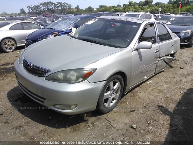 4T1BF32K13U054472 - 2003 TOYOTA CAMRY LE/XLE/SE ვერცხლისფერი ფოტო 2