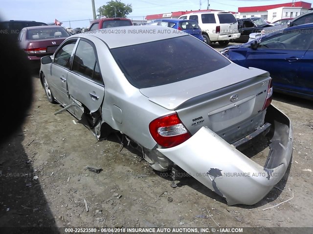 4T1BF32K13U054472 - 2003 TOYOTA CAMRY LE/XLE/SE ვერცხლისფერი ფოტო 3