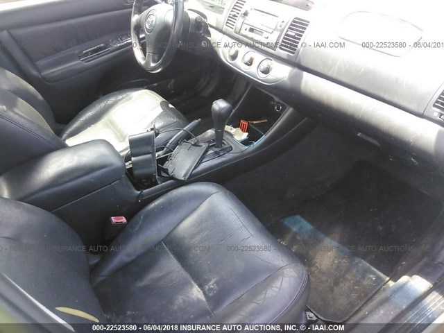 4T1BF32K13U054472 - 2003 TOYOTA CAMRY LE/XLE/SE ვერცხლისფერი ფოტო 5