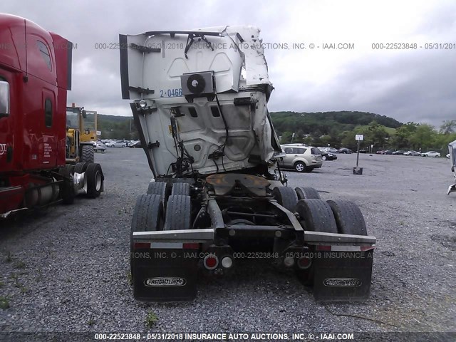 1FUJGLBG2CSBS5534 - 2012 FREIGHTLINER CASCADIA 125  WHITE photo 8