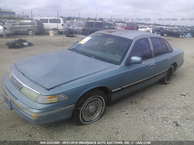 2FALP74WXPX190424 - 1993 FORD CROWN VICTORIA LX Light Blue photo 2