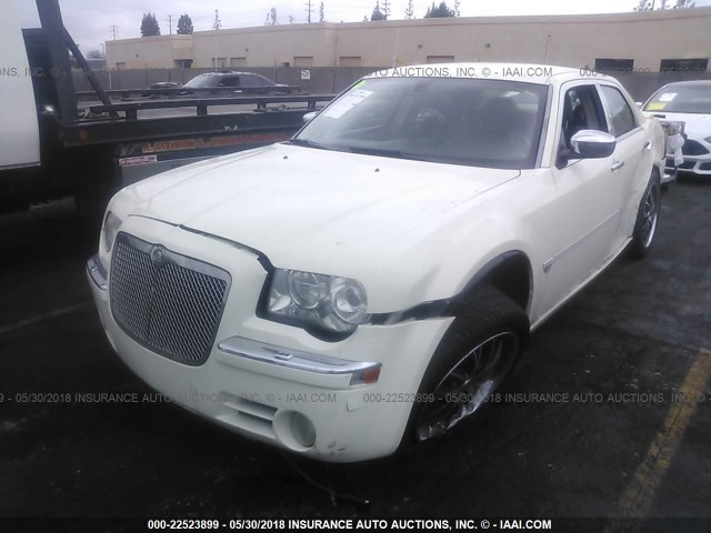 2C3JA63H85H573726 - 2005 CHRYSLER 300C WHITE photo 2