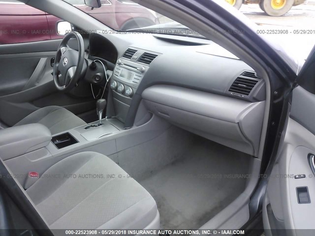 4T1BE46K89U876813 - 2009 TOYOTA CAMRY SE/LE/XLE GRAY photo 5
