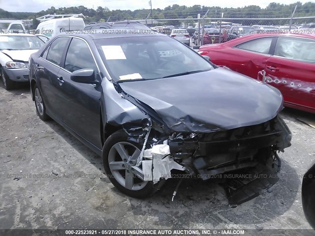 4T1BF1FK0CU082990 - 2012 TOYOTA CAMRY SE/LE/XLE 灰色 照片 1