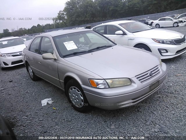 4T1BG22K2XU883273 - 1999 TOYOTA CAMRY CE/LE/XLE 米色 照片 1