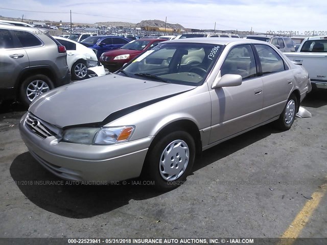 4T1BG22K1WU218086 - 1998 TOYOTA CAMRY CE/LE/XLE GOLD photo 2