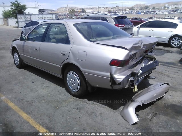 4T1BG22K1WU218086 - 1998 TOYOTA CAMRY CE/LE/XLE GOLD photo 3