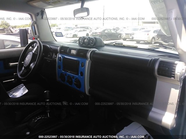 JTEBU11F670031491 - 2007 TOYOTA FJ CRUISER BLUE photo 5