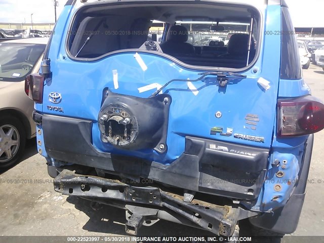 JTEBU11F670031491 - 2007 TOYOTA FJ CRUISER BLUE photo 6