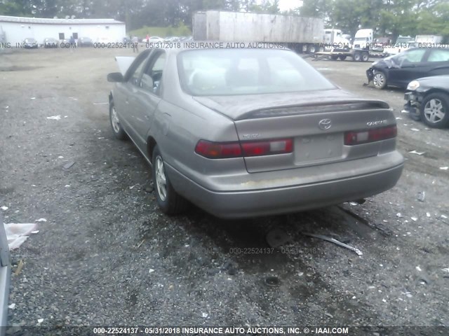 4T1BG28K8WU280608 - 1998 TOYOTA CAMRY CE/LE/XLE TAN photo 3