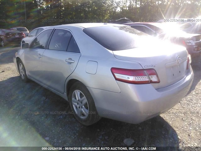 4T1BF3EK9AU103183 - 2010 TOYOTA CAMRY SE/LE/XLE SILVER photo 3