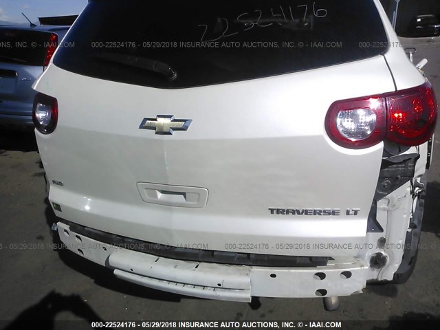 1GNKVGED6CJ112855 - 2012 CHEVROLET TRAVERSE LT WHITE photo 6