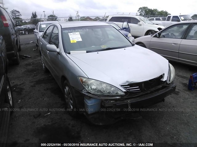 4T1BE32K95U515312 - 2005 TOYOTA CAMRY LE/XLE/SE ვერცხლისფერი ფოტო 1