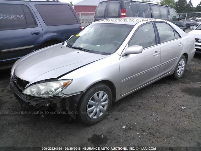 4T1BE32K95U515312 - 2005 TOYOTA CAMRY LE/XLE/SE ვერცხლისფერი ფოტო 2