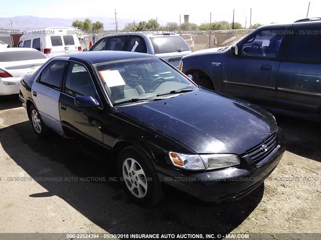 4T1BF22K2XU087786 - 1999 TOYOTA CAMRY LE/XLE Schwarz Foto 1