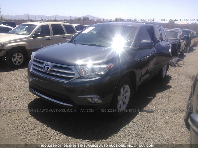 5TDZK3EH4DS107329 - 2013 TOYOTA HIGHLANDER PLUS/SE GRAY photo 2