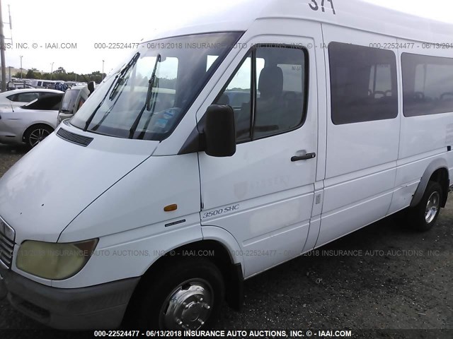 WD2YD441325332097 - 2002 FREIGHTLINER 2500 SPRINTER 2500 WHITE photo 2