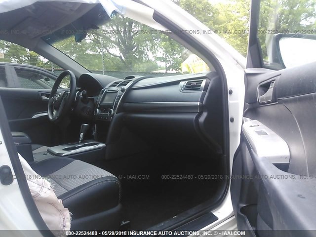 4T1BF1FK7DU716538 - 2013 TOYOTA CAMRY L/SE/LE/XLE 白色 照片 5