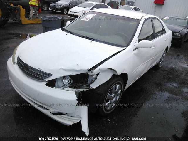 4T1BE32K03U132629 - 2003 TOYOTA CAMRY LE/XLE/SE თეთრი ფოტო 2