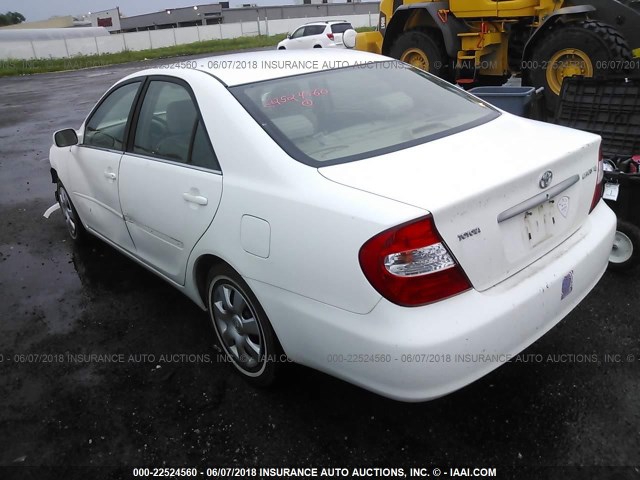 4T1BE32K03U132629 - 2003 TOYOTA CAMRY LE/XLE/SE თეთრი ფოტო 3
