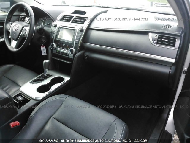 4T1BF1FK0CU087493 - 2012 TOYOTA CAMRY SE/LE/XLE ვერცხლისფერი ფოტო 5