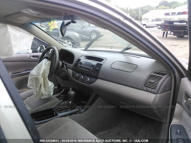 4T1BE30K85U994986 - 2005 TOYOTA CAMRY LE/XLE/SE ოქროსფერი ფოტო 5