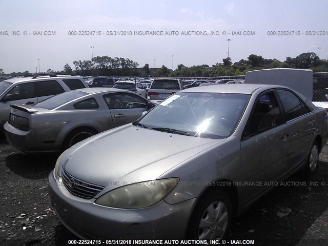 4T1BE32K45U555913 - 2005 TOYOTA CAMRY LE/XLE/SE SILVER photo 2