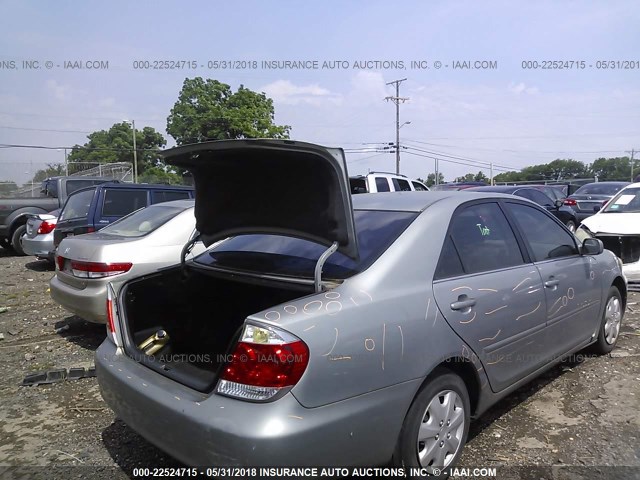 4T1BE32K45U555913 - 2005 TOYOTA CAMRY LE/XLE/SE SILVER photo 4