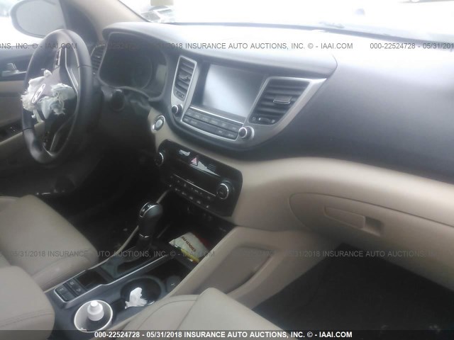 KM8J3CA22HU303617 - 2017 HYUNDAI TUCSON LIMITED/SPORT AND ECO/SE WHITE photo 5