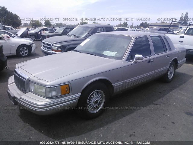 1LNLM82W1RY665551 - 1994 LINCOLN TOWN CAR SIGNATURE/TOURNAMENT Champagne photo 2