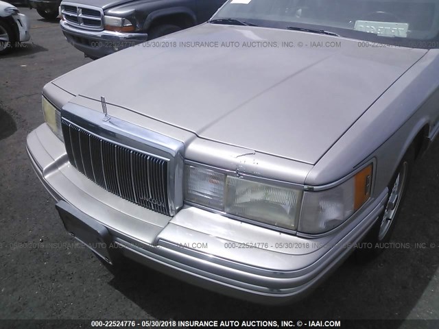 1LNLM82W1RY665551 - 1994 LINCOLN TOWN CAR SIGNATURE/TOURNAMENT Champagne photo 6