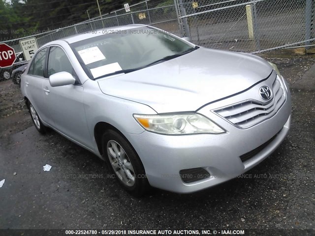 4T1BF3EK2BU606426 - 2011 TOYOTA CAMRY SE/LE/XLE SILVER photo 1