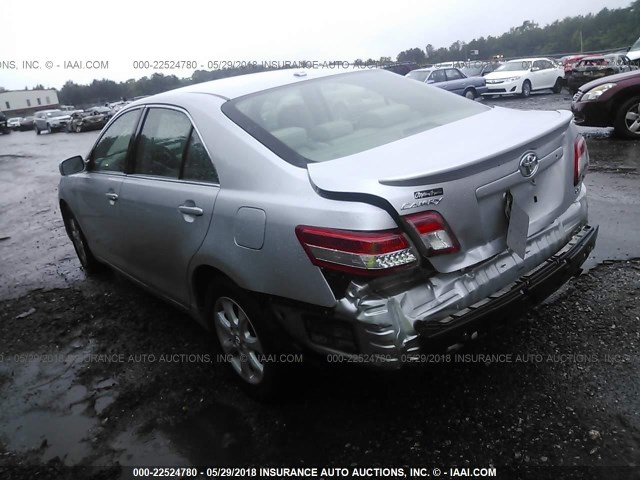 4T1BF3EK2BU606426 - 2011 TOYOTA CAMRY SE/LE/XLE SILVER photo 3
