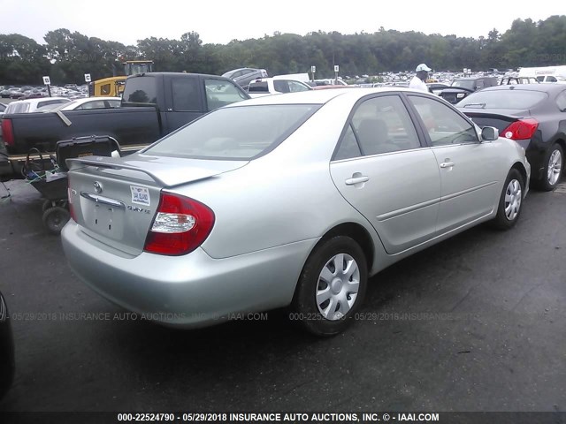 JTDBE32KX40259305 - 2004 TOYOTA CAMRY LE/XLE SILVER photo 4