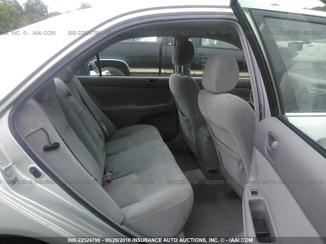 JTDBE32KX40259305 - 2004 TOYOTA CAMRY LE/XLE SILVER photo 8