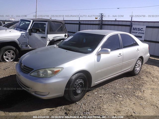 JTDBE32K020047722 - 2002 TOYOTA CAMRY LE/XLE/SE ვერცხლისფერი ფოტო 2