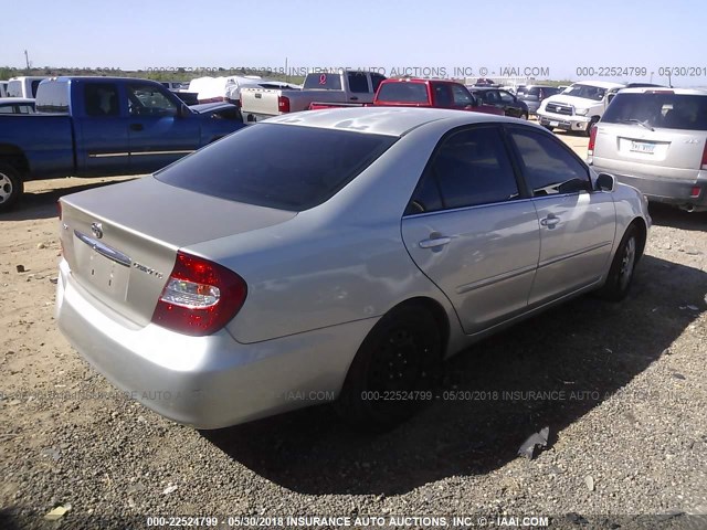 JTDBE32K020047722 - 2002 TOYOTA CAMRY LE/XLE/SE ვერცხლისფერი ფოტო 4