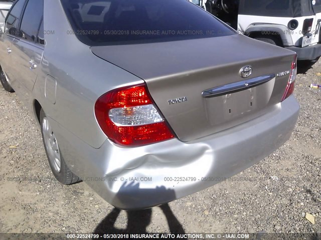 JTDBE32K020047722 - 2002 TOYOTA CAMRY LE/XLE/SE ვერცხლისფერი ფოტო 6