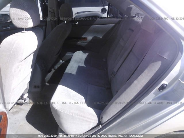 JTDBE32K020047722 - 2002 TOYOTA CAMRY LE/XLE/SE ვერცხლისფერი ფოტო 8