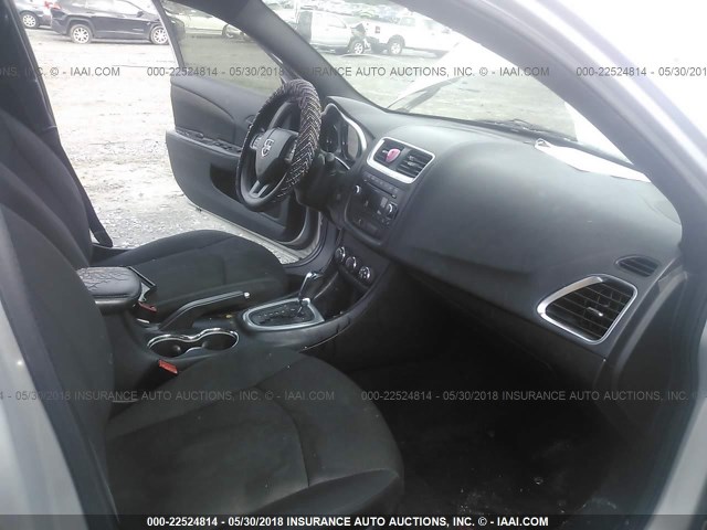 1B3BD4FBXBN541805 - 2011 DODGE AVENGER EXPRESS 银色 照片 5