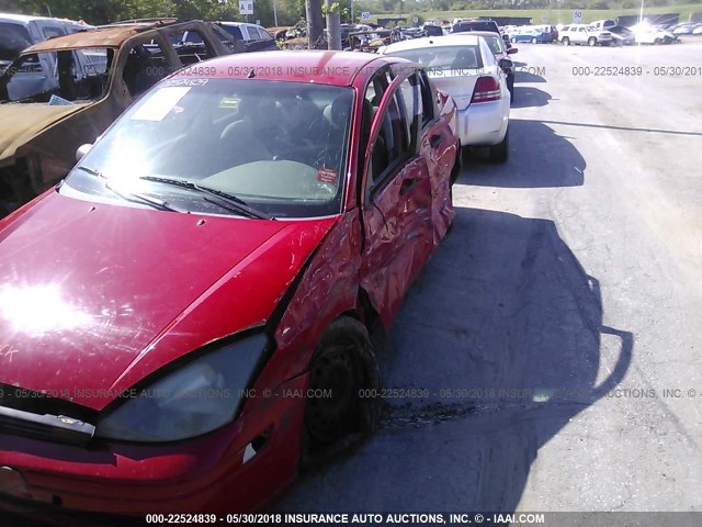 1FAFP34Z94W130688 - 2004 FORD FOCUS SE COMFORT/SE SPORT RED photo 6