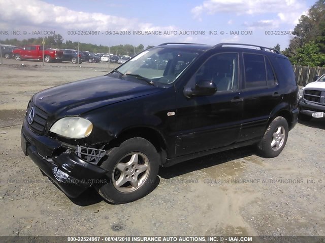 4JGAB54E81A257464 - 2001 MERCEDES-BENZ ML 320 BLACK photo 2