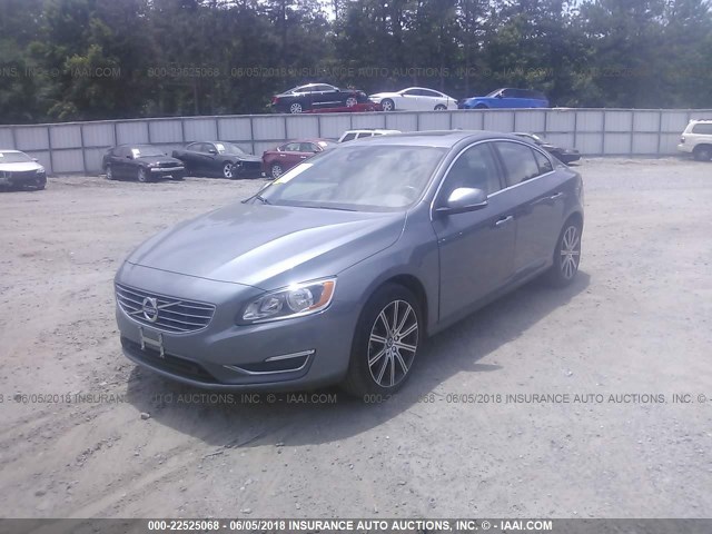 LYV402HK6JB164571 - 2018 VOLVO S60 PREMIER GRAY photo 2