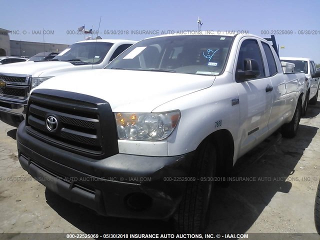 5TFTY5F16DX007888 - 2013 TOYOTA TUNDRA DOUBLE CAB SR5 BEIGE photo 2