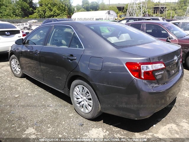 4T1BF1FK6CU044678 - 2012 TOYOTA CAMRY SE/LE/XLE ნაცრისფერი ფოტო 3