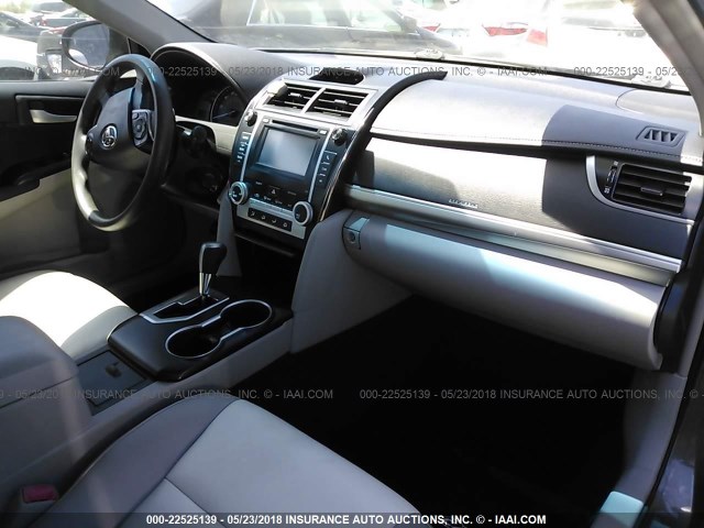 4T1BF1FK6CU044678 - 2012 TOYOTA CAMRY SE/LE/XLE ნაცრისფერი ფოტო 5